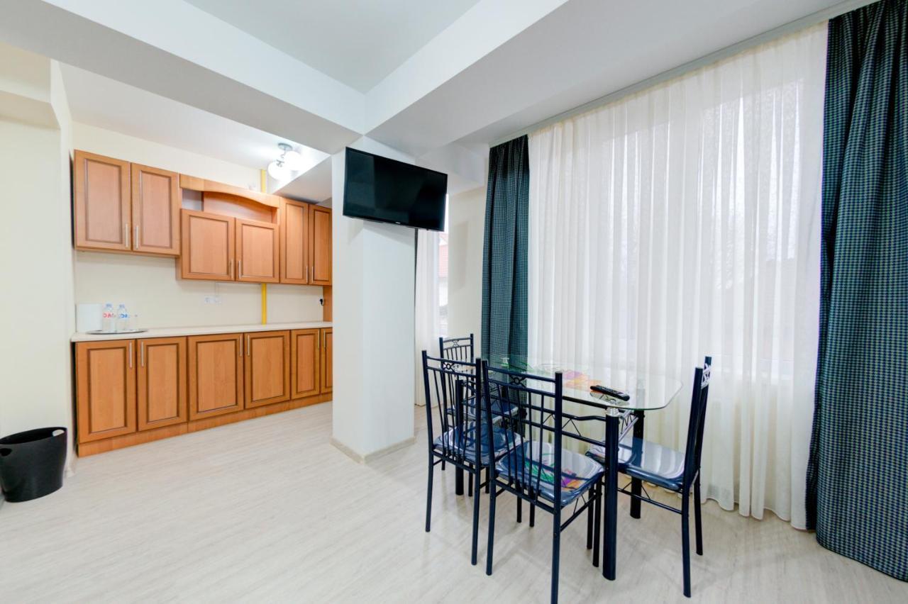 צ'יסינאו Catherine Hotel מראה חיצוני תמונה