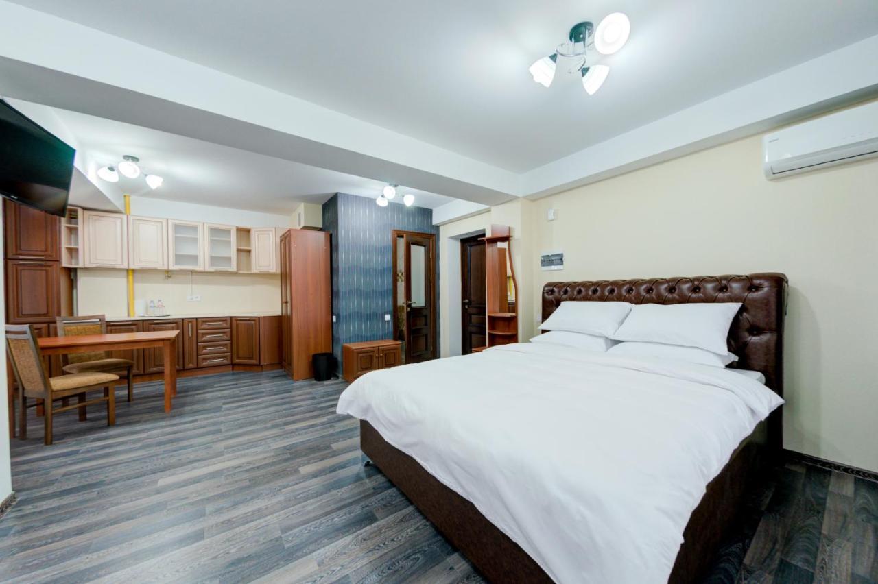צ'יסינאו Catherine Hotel מראה חיצוני תמונה