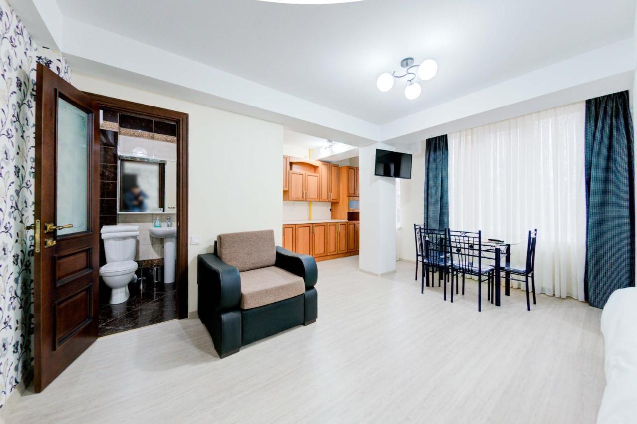 צ'יסינאו Catherine Hotel מראה חיצוני תמונה
